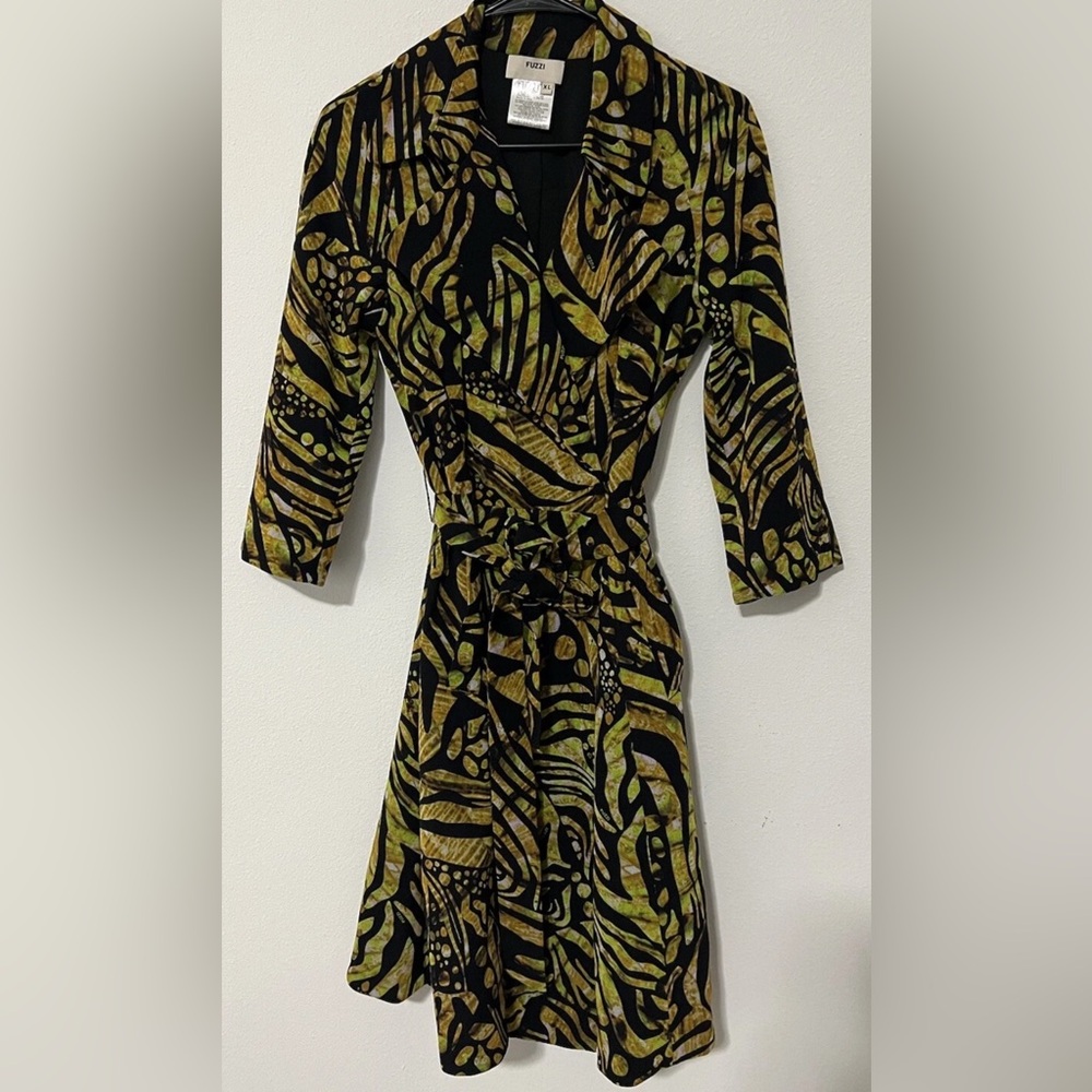 Stylish Long Sleeve Dress with Bold Pattern - Picture 5 of 9